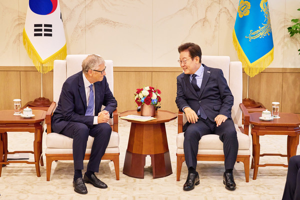 이재명 대통령이 지난 21일 용산 대통령실에서 빌 게이츠 게이츠재단 이사장을 접견하고 있다.(사진=대통령실)