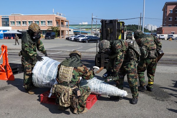 (사진=화학 불발탄 처리)