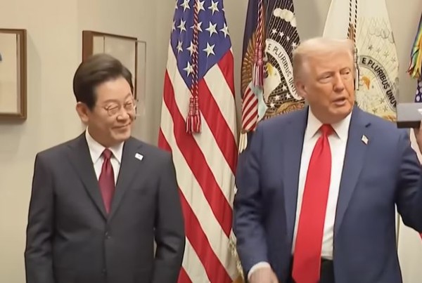 2025년 8월 25일 (현지시간) 이재명 대통령은 25일 백악관에서 도널드 트럼프 대통령과 첫 대면 정상회담을 가졌다[사진=티비화면 촬영 캡쳐]