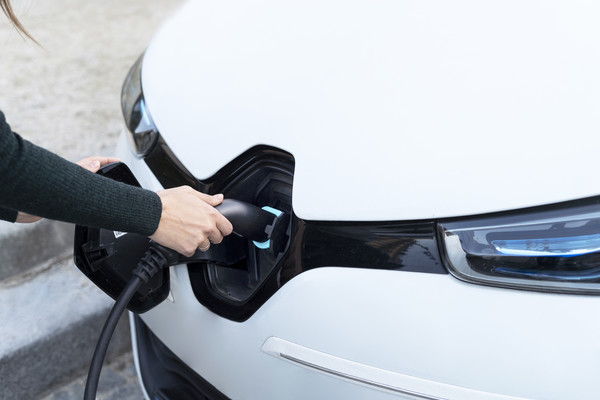 내년 ‘전기차 전환지원금’ 100만 원 지원 (사진=freepik)