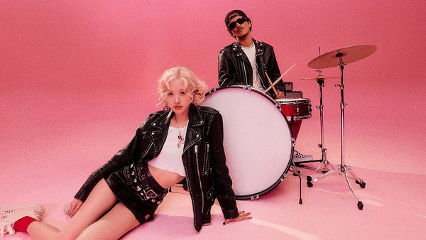 로제가 지난해 10월 18일 세계적인 팝스타 브루노 마스와 협업으로 발매한 싱글 ‘아파트’(APT.) (사진=더블랙레이블)