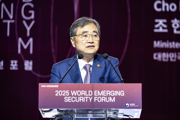 8일 서울에서 개최된 ‘2025 세계신안보포럼(WESF)’에서 조현 외교부장관이 개회사를 하고 있다.(사진=외교부)