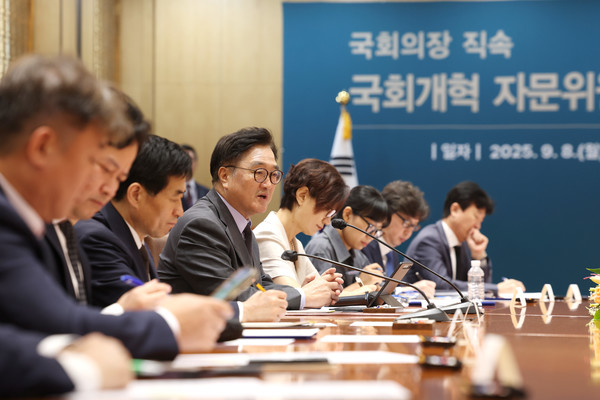 우원식 국회의장이 지난 8일 국회개혁자문위원회 위촉식에서 발언하고 있다.(사진=국회의장실)