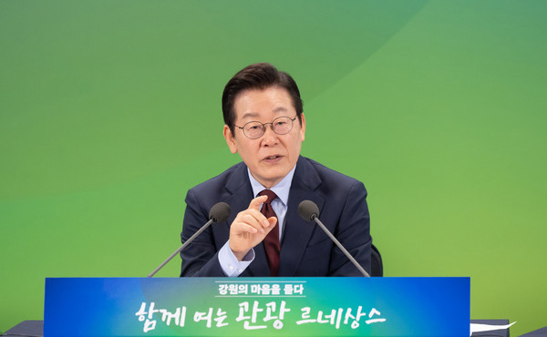 이재명 대통령이 12일 강원도 춘천시 강원창작개발센터에서 열린 지역 토론회 ‘강원의 마음을 듣다’ 타운홀 미팅에서 발언하고 있다.(사진=대통령실)