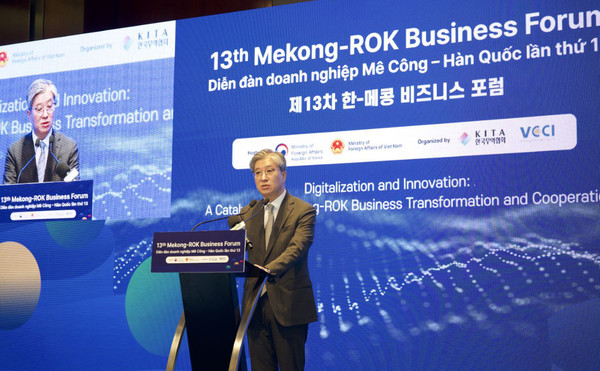 김희상 외교부 경제외교조정관이 15일 베트남 호치민에서 열린 제13차 한-메콩 비즈니스 포럼에서 기조연설을 하고 있다.(사진=외교부)