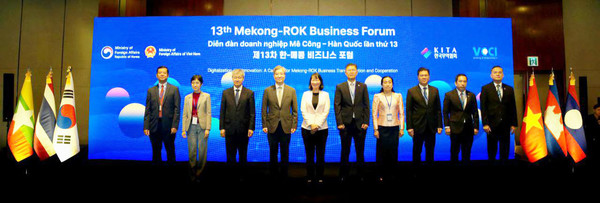 제13차 한-메콩 비즈니스 포럼 참석자들이 기념촬영을 하고 있다.(사진=외교부)