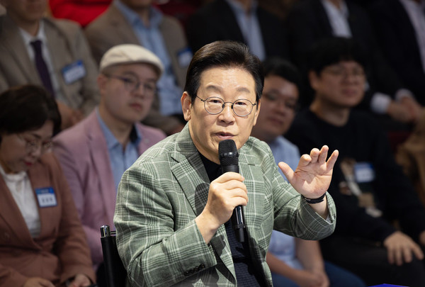 이재명 대통령이 14일 서울 동대문구 콘텐츠문화광장에서 열린 디지털토크라이브 ‘국민의 목소리, 정책이 되다’ 간담회에서 발언하고 있다.(사진=대통령실)