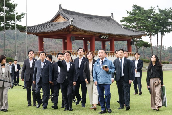 김민석 국무총리가 지난 17일 경주를 방문해 APEC 경제인행사 준비 현장을 점검하고 있다.(사진=국무총리실)
