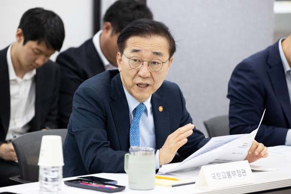 김윤덕 국토교통부 장관이 20일 서울 중구 국토발전전시관에서 열린 전세사기 피해자 단체와의 간담회에서 발언하고 있다.(사진=국토교통부)