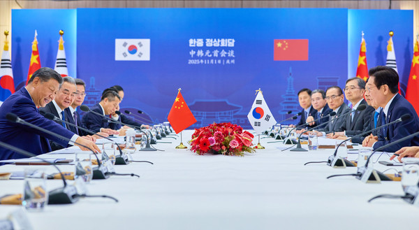 이재명 대통령과 시진핑 중국 국가주석이 지난 1일 경북 국립경주박물관에서 한중 정상회담을 하고 있다.(사진=대통령실)