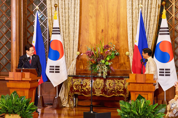 이재명 대통령이 3일 마닐라 말라카냥궁에서 한-필리핀 정상회담 후 페르디난드 로무알데즈 마르코스 주니어 대통령과 공동언론발표를 하고 있다.(사진=청와대)