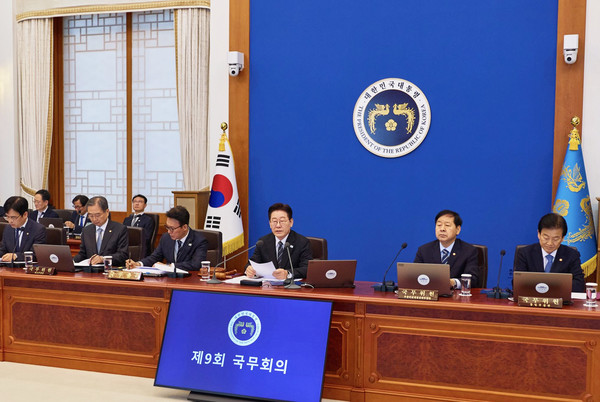 이재명 대통령이 10일 청와대에서 열린 제9회 국무회의를 주재하고 있다.(사진=청와대)