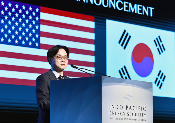 김정관 산업통상자원부 장관이 15일(현지시간) 일본 도쿄에서 열린 ‘제1차 인도·태평양 에너지 안보 장관회의 및 비즈니스 포럼’에 참석해 인사말을 하고 있다.(사진=산업통상자원부)