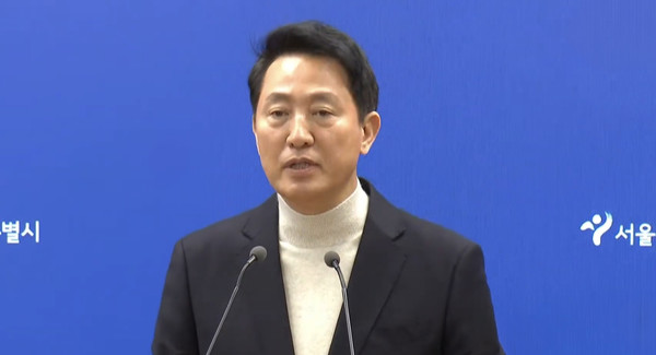 오세훈 서울시장이 17일 서울시청 브리핑룸에서 6·3 지방선거 국민의힘 후보 등록 관련 기자회견을 열어 발언하고 있다.(사진=TV 뉴스 화면 갈무리)