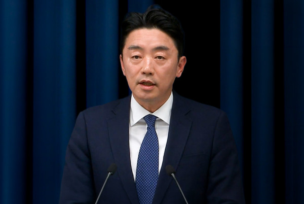 브리핑하는 강훈식 전략경제협력 대통령 특사 (사진=청와대 X(트위터) 갈무리)