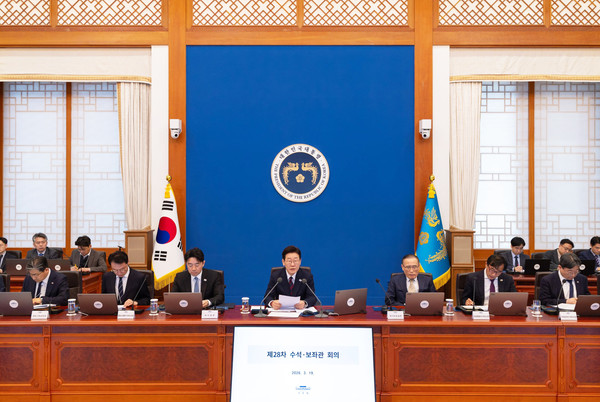 이재명 대통령이 19일 청와대에서 제28차 수석보좌관회의를 주재하고 있다.(사진=청와대)