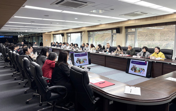19일 부산 동의과학대학교에서 열린 ‘2026학년도 외국인 요양보호사 양성대학 간담회’ (사진=법무부)