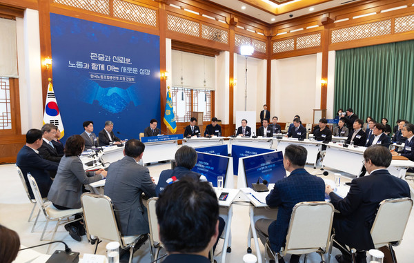 이재명 대통령이 24일 청와대에서 열린 한국노총 초청간담회에서 발언하고 있다.(사진=청와대)